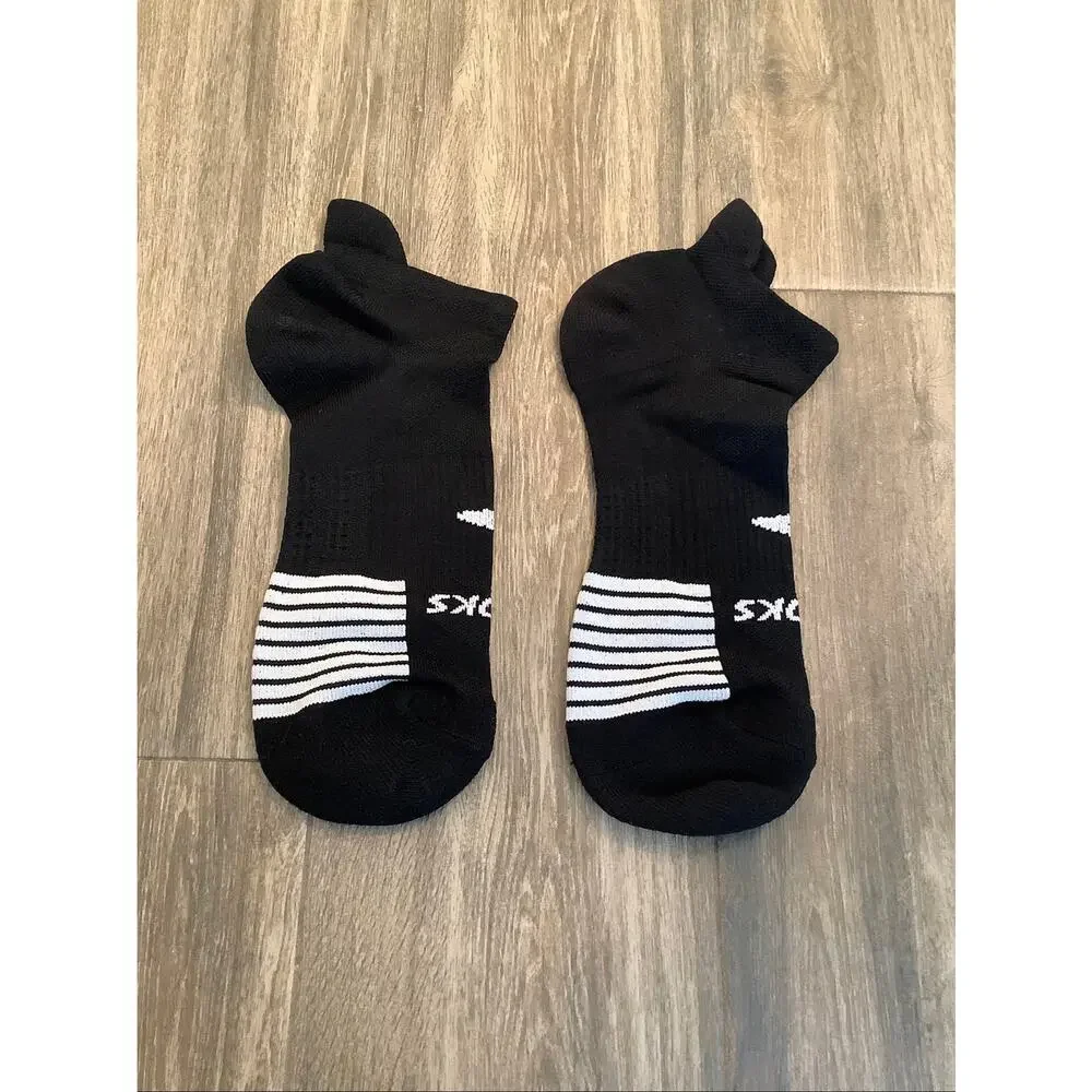 Brooks Unisex Large 1 Pair Black Ghost Lite No Show Tab Socks Athleisure A33-2